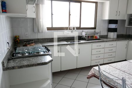 Apartamento à venda com 179m², 4 quartos e 2 vagas Apartamento à venda com 179m², 4 quartos e 2 vagasCozinha