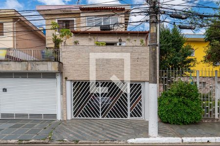 Casa à venda com 143m², 3 quartos e 2 vagas Casa à venda com 143m², 3 quartos e 2 vagasFachada