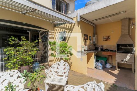 Casa à venda com 300m², 5 quartos e 4 vagas Casa à venda com 300m², 5 quartos e 4 vagasQuintal/Churrasqueira