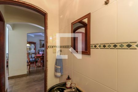 Casa à venda com 300m², 5 quartos e 4 vagas Casa à venda com 300m², 5 quartos e 4 vagasLavabo