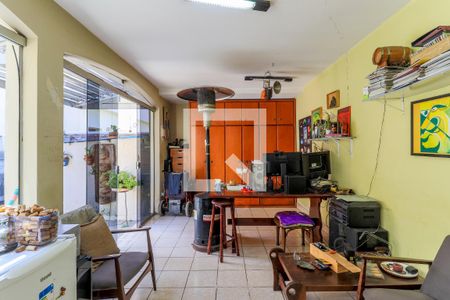 Casa à venda com 300m², 5 quartos e 4 vagas Casa à venda com 300m², 5 quartos e 4 vagasEdícula