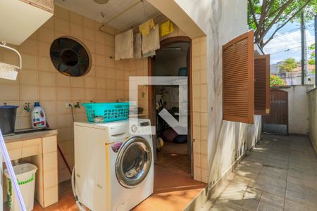 Casa à venda com 300m², 5 quartos e 4 vagas Casa à venda com 300m², 5 quartos e 4 vagasÁrea de Serviço