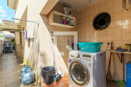 Casa à venda com 300m², 5 quartos e 4 vagas Casa à venda com 300m², 5 quartos e 4 vagasÁrea de Serviço