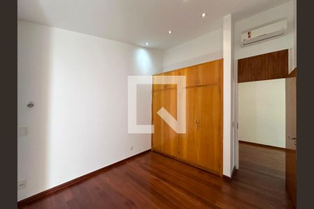 Casa à venda com 561m², 3 quartos e 4 vagasQuarto 3
