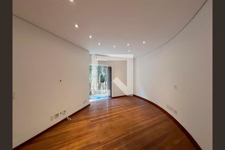 Casa à venda com 561m², 3 quartos e 4 vagasSuíte