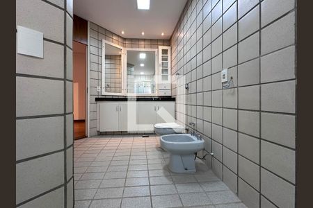 Casa à venda com 561m², 3 quartos e 4 vagasBanheiro Suíte