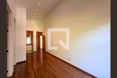 Casa à venda com 561m², 3 quartos e 4 vagasSala Intima/Corredor Quartos