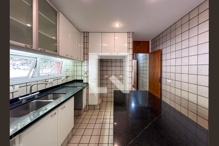 Casa à venda com 561m², 3 quartos e 4 vagasCozinha