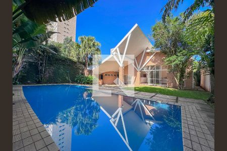 Casa à venda com 561m², 3 quartos e 4 vagasPiscina