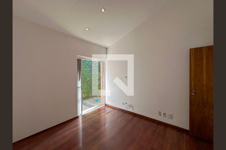 Casa à venda com 561m², 3 quartos e 4 vagasQuarto 2