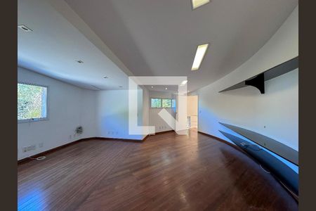 Casa à venda com 561m², 3 quartos e 4 vagasSala Tv