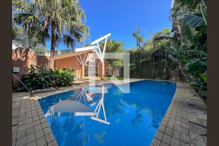 Casa à venda com 561m², 3 quartos e 4 vagasPiscina