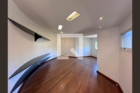 Casa à venda com 561m², 3 quartos e 4 vagasSala Tv