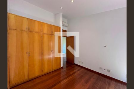 Casa à venda com 561m², 3 quartos e 4 vagasQuarto 3
