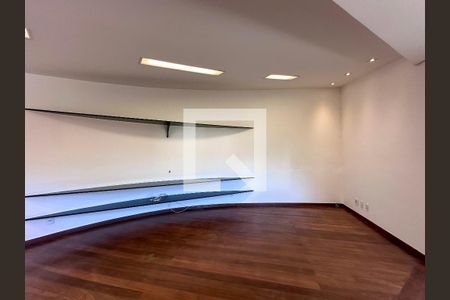 Casa à venda com 561m², 3 quartos e 4 vagasSala Tv