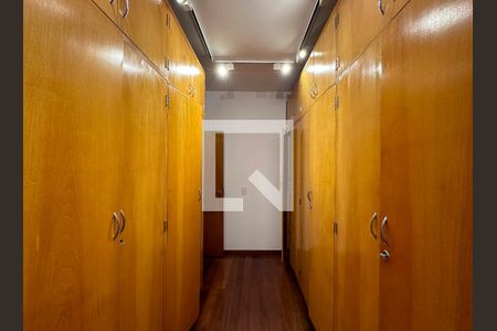 Casa à venda com 561m², 3 quartos e 4 vagasCloset Suíte