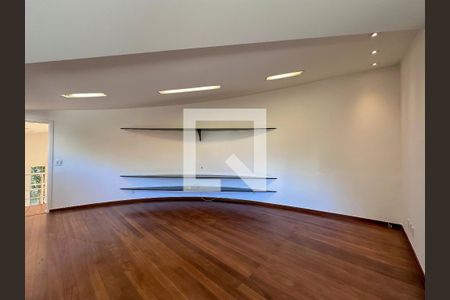 Casa à venda com 561m², 3 quartos e 4 vagasSala Tv