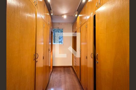 Casa à venda com 561m², 3 quartos e 4 vagasCloset Suíte