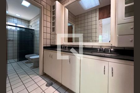 Casa à venda com 561m², 3 quartos e 4 vagasBanheiro Social