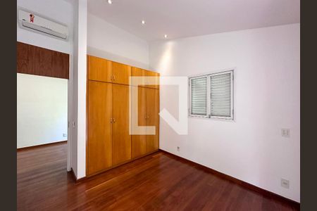 Casa à venda com 561m², 3 quartos e 4 vagasQuarto 2