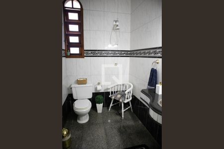 Casa à venda com 195m², 3 quartos e 2 vagas Casa à venda com 195m², 3 quartos e 2 vagasLavabo