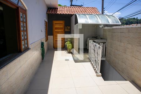 Casa à venda com 195m², 3 quartos e 2 vagas Casa à venda com 195m², 3 quartos e 2 vagasÁrea de Serviço
