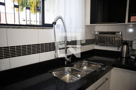 Casa à venda com 195m², 3 quartos e 2 vagas Casa à venda com 195m², 3 quartos e 2 vagasCozinha