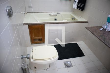 Casa à venda com 195m², 3 quartos e 2 vagas Casa à venda com 195m², 3 quartos e 2 vagasBanheiro do Quarto 3