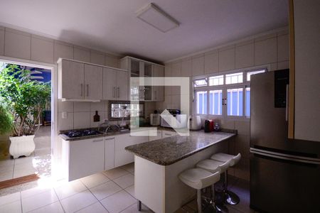 Casa à venda com 172m², 2 quartos e 2 vagasCozinha 