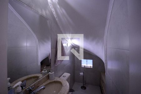 Casa à venda com 172m², 2 quartos e 2 vagasLavabo 