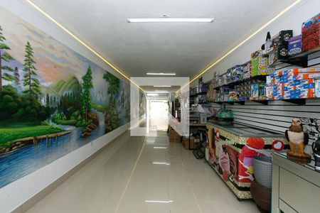 Casa à venda com 240m², 4 quartos e 5 vagas Casa à venda com 240m², 4 quartos e 5 vagasGaragem