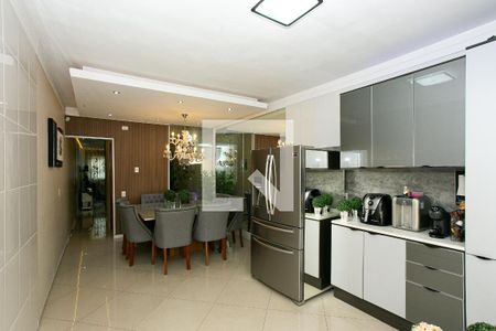 Casa à venda com 240m², 4 quartos e 5 vagas Casa à venda com 240m², 4 quartos e 5 vagasSala de Jantar
