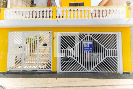 Casa à venda com 157m², 4 quartos e 2 vagas Casa à venda com 157m², 4 quartos e 2 vagasFachada