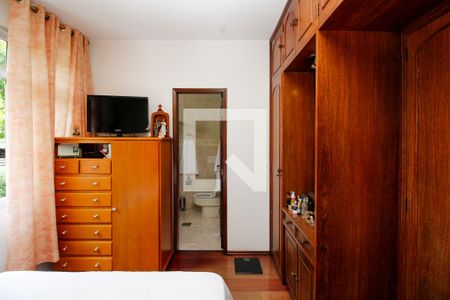 Apartamento à venda com 350m², 4 quartos e 2 vagas Apartamento à venda com 350m², 4 quartos e 2 vagasSuite