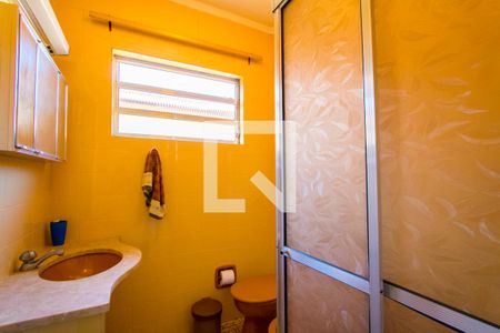 Casa à venda com 180m², 3 quartos e 2 vagasBanheiro 