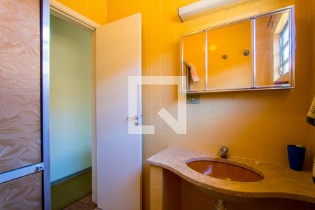 Casa à venda com 180m², 3 quartos e 2 vagasBanheiro 