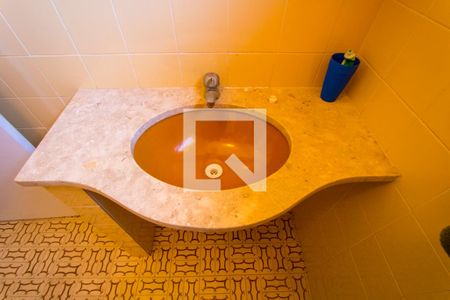 Casa à venda com 180m², 3 quartos e 2 vagasBanheiro 