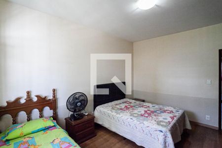 Casa à venda com 350m², 4 quartos e 3 vagas Casa à venda com 350m², 4 quartos e 3 vagasQuarto 3