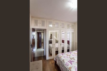 Casa à venda com 350m², 4 quartos e 3 vagas Casa à venda com 350m², 4 quartos e 3 vagasSuíte