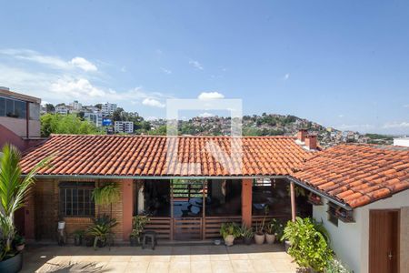 Casa à venda com 350m², 4 quartos e 3 vagas Casa à venda com 350m², 4 quartos e 3 vagasVista da Copa