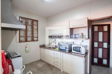 Casa à venda com 350m², 4 quartos e 3 vagas Casa à venda com 350m², 4 quartos e 3 vagasCozinha