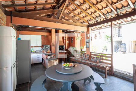 Casa à venda com 350m², 4 quartos e 3 vagas Casa à venda com 350m², 4 quartos e 3 vagasÁrea gourmet