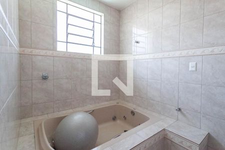 Casa à venda com 350m², 4 quartos e 3 vagas Casa à venda com 350m², 4 quartos e 3 vagasBanheiro da suíte