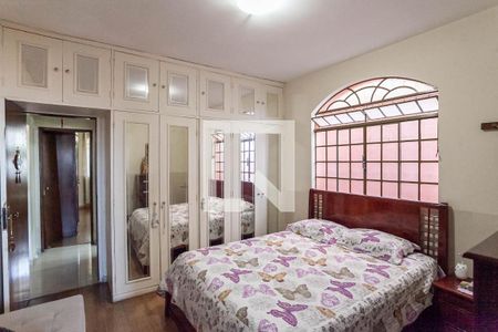 Casa à venda com 350m², 4 quartos e 3 vagas Casa à venda com 350m², 4 quartos e 3 vagasSuíte