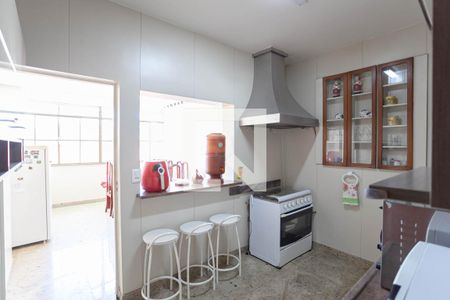 Casa à venda com 350m², 4 quartos e 3 vagas Casa à venda com 350m², 4 quartos e 3 vagasCozinha