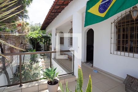 Casa à venda com 350m², 4 quartos e 3 vagas Casa à venda com 350m², 4 quartos e 3 vagasEntrada/Varanda