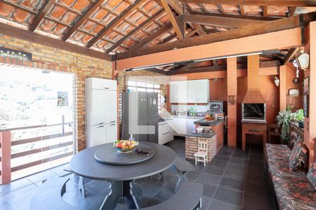 Casa à venda com 350m², 4 quartos e 3 vagas Casa à venda com 350m², 4 quartos e 3 vagasÁrea gourmet