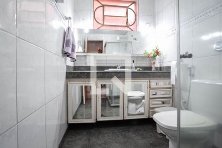 Casa à venda com 350m², 4 quartos e 3 vagas Casa à venda com 350m², 4 quartos e 3 vagasBanheiro social 1