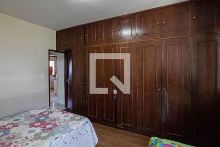 Casa à venda com 350m², 4 quartos e 3 vagas Casa à venda com 350m², 4 quartos e 3 vagasQuarto 3