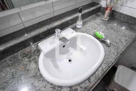 Casa à venda com 350m², 4 quartos e 3 vagas Casa à venda com 350m², 4 quartos e 3 vagasBanheiro social 1